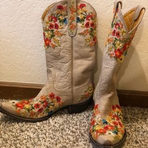 Old Gringo Ivory with Multicolor Embroidery